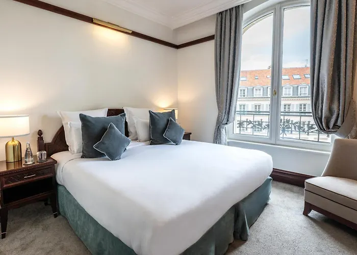 Отель Pont Royal Париж