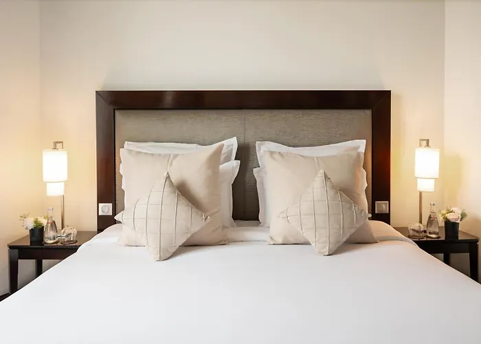 Отель Pont Royal Париж