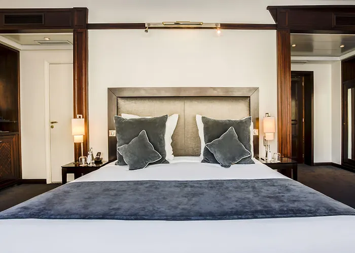 Отель Pont Royal Париж